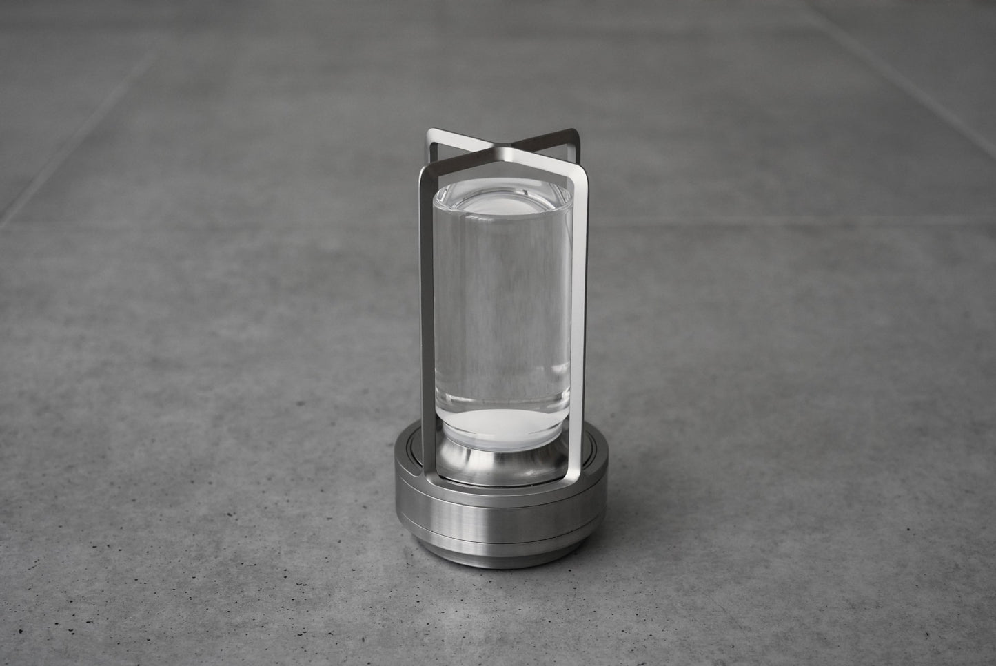 Portable Aluminum Table Lamp Rechargeable Cordless LED Desk Lamp 3-Colour Infinitely Dimming Battery Powered Small Desk Lamp Restaurant/Bedroom/Bar/Coffee Shop/Camping Light
